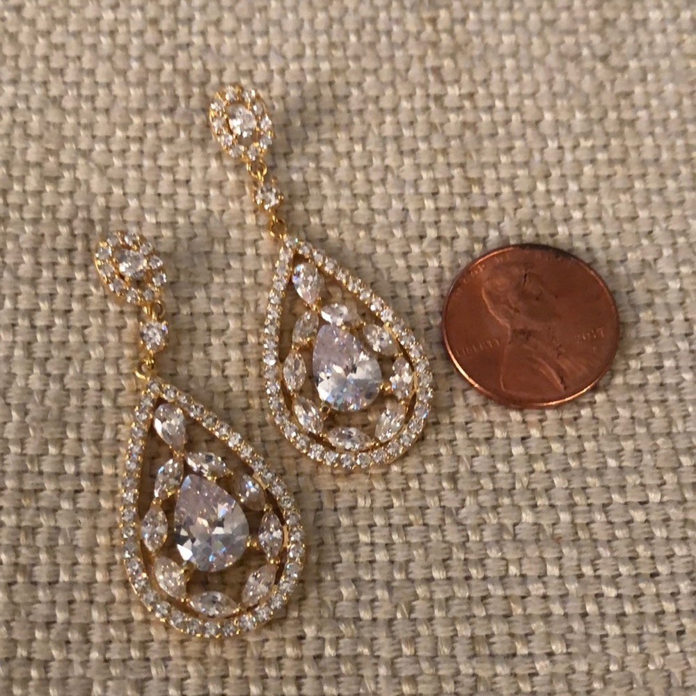 Brand new goldtone drop earrings - Picture 2 of 4